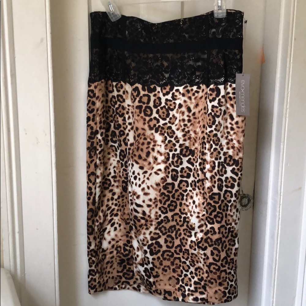 Skirt, knee length